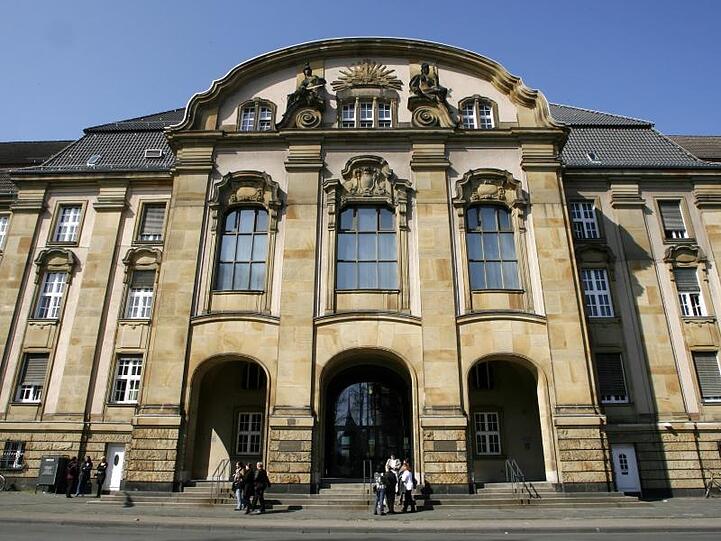 Das Amts- und Landgericht in Mönchengladbach. Unter Ausschluss der Öffentlichkeit schilderte die 20-Jährige die Ereignisse jener Nacht im April 2018 aus ihrer Sicht.