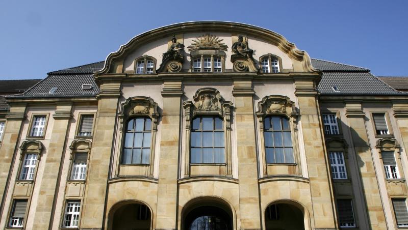 Das Amts- und Landgericht in Mönchengladbach. Unter Ausschluss der Öffentlichkeit schilderte die 20-Jährige die Ereignisse jener Nacht im April 2018 aus ihrer Sicht. Das Amts- und Landgericht in Mönchengladbach. Unter Ausschluss der Öffentlichkeit schilderte die 20-Jährige die Ereignisse jener Nacht im April 2018 aus ihrer Sicht.