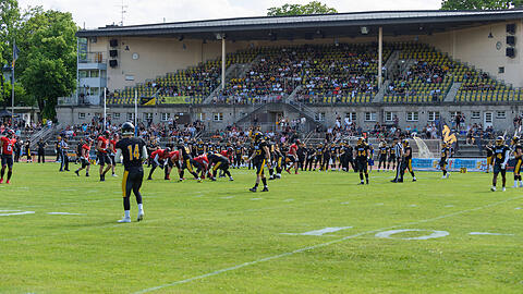 Die Munich Cowboys bei einem Spiel im sanierungsbedürftigem Dantestadion. (Archivbild)