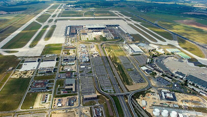 Unfertig: Der Hauptstadtflughafen BER. Foto: Patrick Pleul Unfertig: Der Hauptstadtflughafen BER. Foto: Patrick Pleul