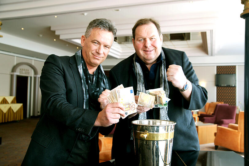 Spenden für die Löwen mit Ottfried Fischer und Otto Schneider (links)