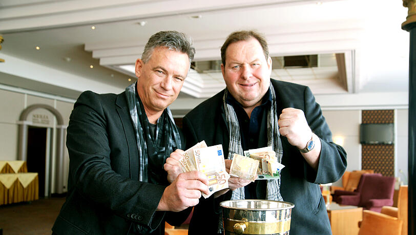 Spenden für die Löwen mit Ottfried Fischer und Otto Schneider (links) Spenden für die Löwen mit Ottfried Fischer und Otto Schneider (links)