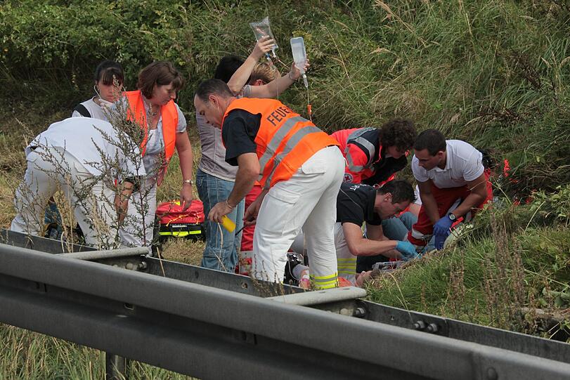 Tragische Aufnahmen vom Unfallgeschehen auf der A99 Richtung Nürnberg Höhe Hohenbrunn.