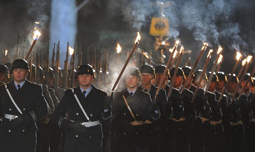 Proteste bei Wulffs Zapfenstreich - sehen Sie hier die Bilder...