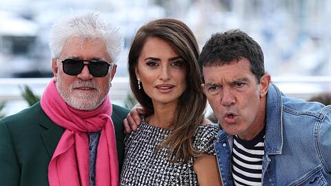 Pedro Almodóvar (l-r), Penélope Cruz und Antonio Banderas haben das Drama "Leid und Herrlichkeit" bereits im Frühjahr in Cannes vorgestellt.