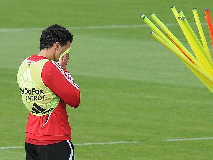 Allein in Leverkusen: Michael Ballack trainierte auf dem Gelände neben der BayArena, zum Länderspiel nach Köln fuhr er nicht.