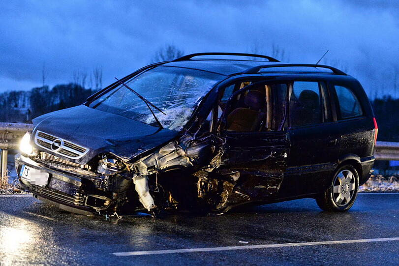 Unfallflucht am Chiemsee: Die Bilder vom Unfallort und von der Suchaktion.