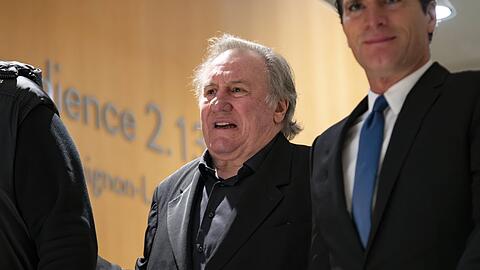 Gérard Depardieu vor Gericht.