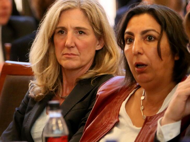 Stellt sich hinter die gescheiterte OB-Kandidatin Sabine Nallinger (l.): Fraktionschefin Gülseren Demirel.