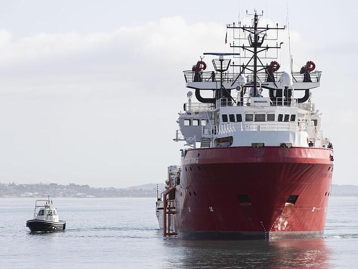 Das Rettungsschiff "Ocean Viking" im Oktober vor der italienischen Küste.