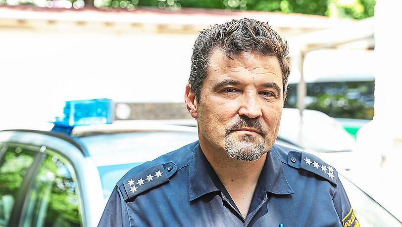 Oliver Timper (49) im Innenhof seiner Dienststelle in Münchner Westen, in der Nähe des Rotkreuzplatzes. Oliver Timper (49) im Innenhof seiner Dienststelle in Münchner Westen, in der Nähe des Rotkreuzplatzes.
