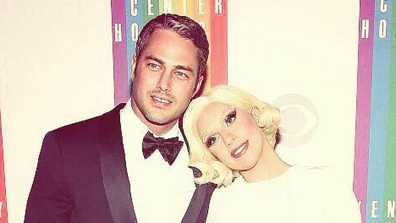 Ein seltener Anblick: Lady Gaga mit ihrem Freund Taylor Kinney auf dem roten Teppich beim Kennedy-Preis Ein seltener Anblick: Lady Gaga mit ihrem Freund Taylor Kinney auf dem roten Teppich beim Kennedy-Preis