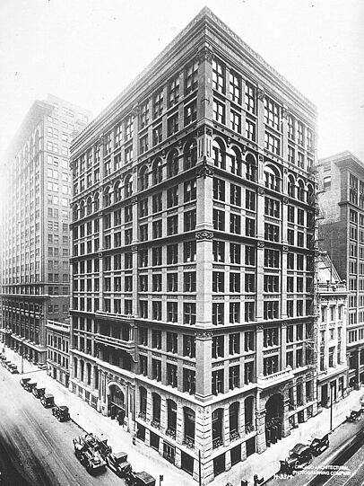 Das erste Hochhaus der Welt wurde 1885 in Chicago gebaut: 42 Meter war das Home Insurance Building hoch. Die US-Stadt gilt als Wiege der Wolkenkratzer.