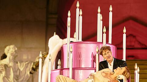 Tobias Moretti und Caroline Peters in "Jedermann".