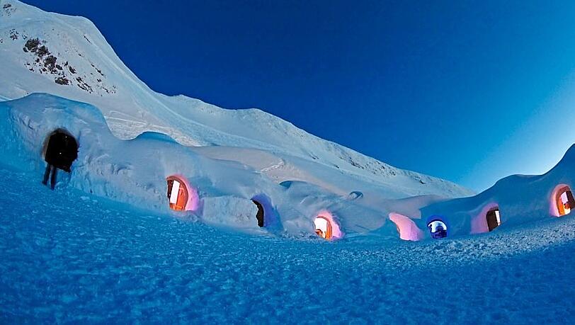 Die Iglu-Lodge: Auf 2224 Meter können hier bis zu 58 Personen schlafen. Die Iglu-Lodge: Auf 2224 Meter können hier bis zu 58 Personen schlafen.
