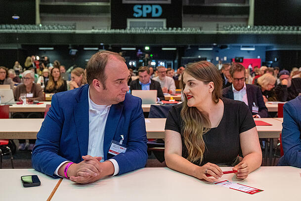Die Vorsitzenden der Bayern-SPD: Ronja Endres und Sebastian Roloff.