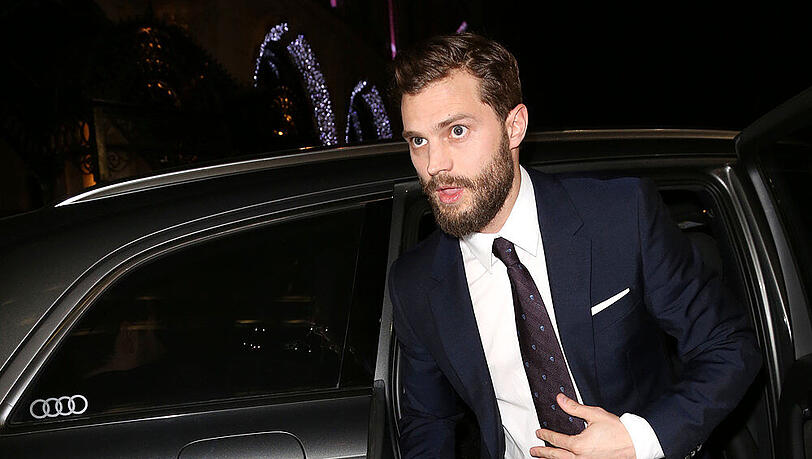 Etwas im Visier? Jamie Dornans Ankunft bei der "Fifty Shades of Grey"-Premiere in London