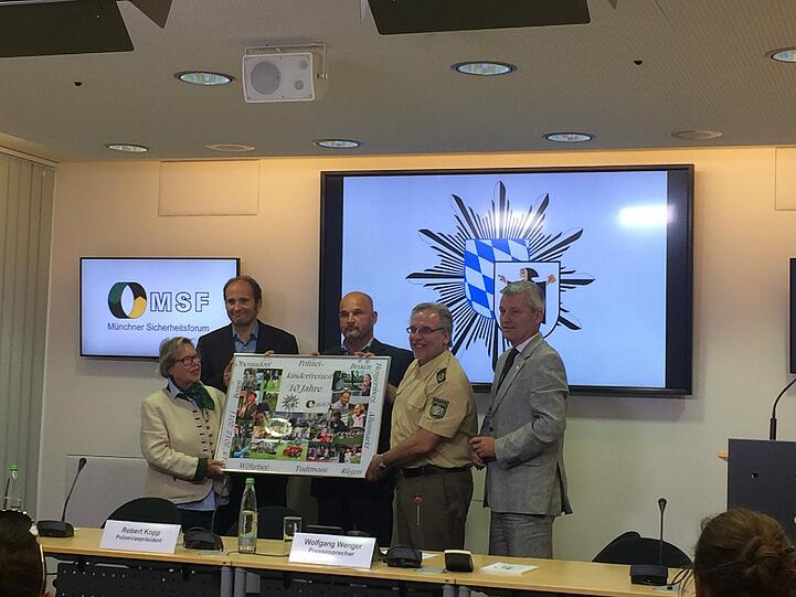 Zum Jubiliäum gibt&rsquo;s eine Collage (v.l.): Elisabeth Schosser, Harald Friesner, Wolfgang Erhardt, Robert Kopp und Wolfgang Wenger.