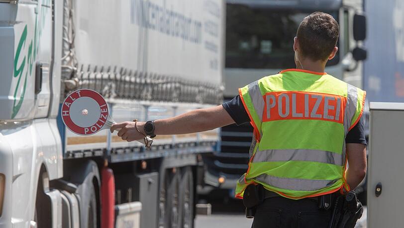 Eine Kontrolle der Bundespolizei an der deutsch-österreichischen Grenze Eine Kontrolle der Bundespolizei an der deutsch-österreichischen Grenze