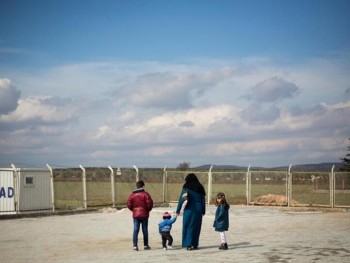 Das türkische Flüchtlingslager Kilis liegt nur einen Kilometer von der syrischen Grenze entfernt.