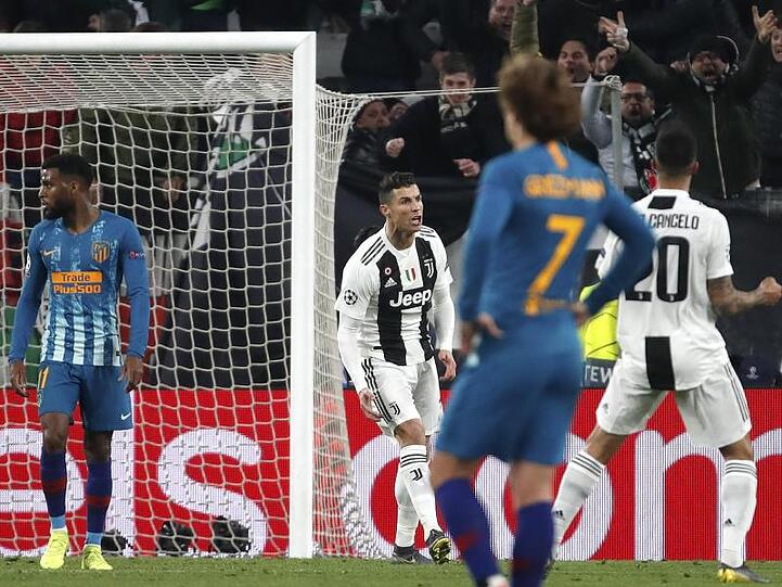Cristiano Ronaldo (M) feiert das 1:0 für Juve gegen Atlético Madrid.