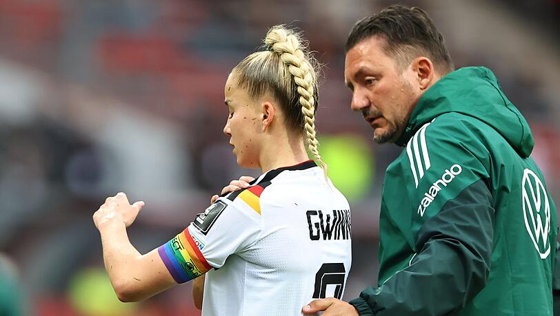 Gegen Österreich musste Gwinn die Regenbogenbinde früh im Spiel abgeben. Gegen Österreich musste Gwinn die Regenbogenbinde früh im Spiel abgeben.