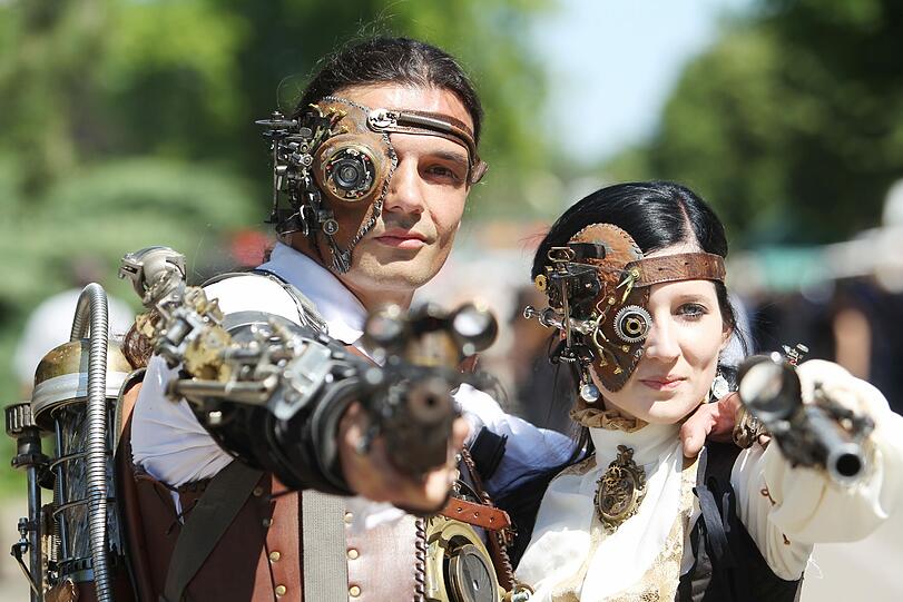 Schrill, wild, skurril: So ausgeflippt gehts beim Wave-Gotik-Treffen in Leipzig zu! Die besten Bilder zum Durchklicken!