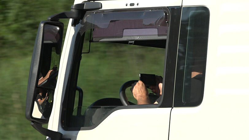 Die Polizei kassierte noch vor Ort ab und versuchte, die Gaffer zu belehren.
