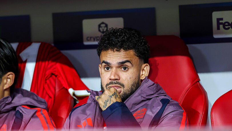Saß gegen den FC Arsenal zunächst auf der Bank: Luis Díaz. Saß gegen den FC Arsenal zunächst auf der Bank: Luis Díaz.