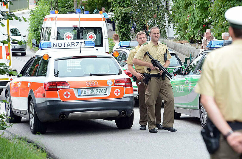 Sehen Sie in unserer Fotostrecke die Bilder vom Polizeieinsatz im Seniorenheim.