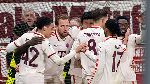 Der FC Bayern um Harry Kane zog durch ein souveränes 2:0 gegen Leverkusen ins Viertelfinale der Champions League ein.