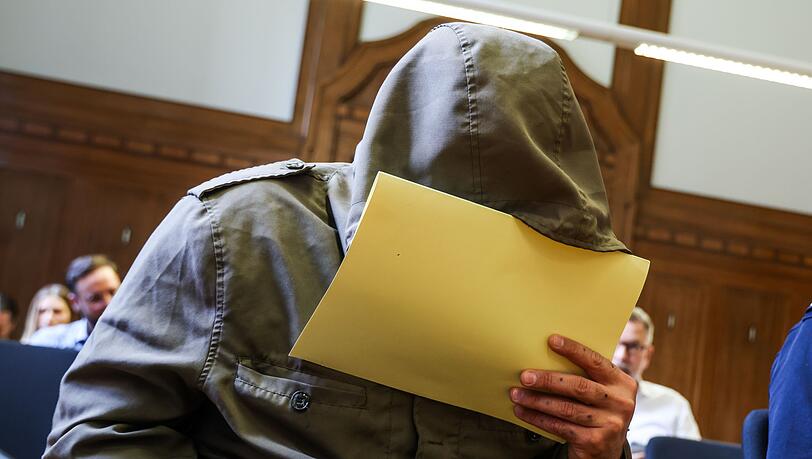 Abu Walaa, verurteilter IS-Terrorist und früherer IS-Statthalter in Deutschland, scheitert mit Klage gegen seine Ausweisung.