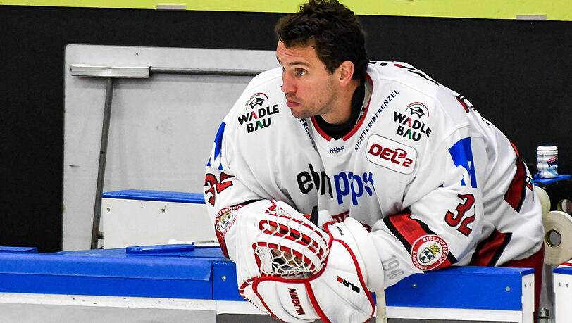 Dimitri Pätzold im November 2020 im Trikot des EV Landshut. Dimitri Pätzold im November 2020 im Trikot des EV Landshut.