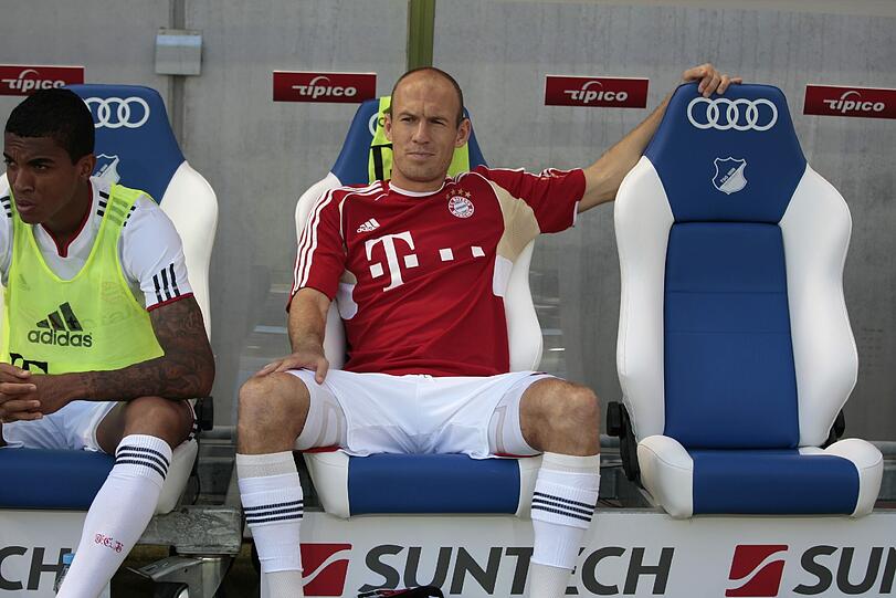 Kurz darauf stoppte ihn ein Leistenbruch. Bis November 2011 verpasste er nochmal sieben Spiele für die Bayern.