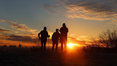 Endlich ist es soweit: Die Sonne geht auf, ein neuer Tag bricht an in der Stadt &ndash; das Spektakel auf dem Olympiaberg lassen sich auch andere nicht entgehen.