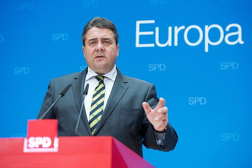 Vizekanzler Sigmar Gabriel (SPD): Sein Start war richtig gut: Dass der SPD-Chef es geschafft, seine widerstrebende Partei überhaupt in das Bündnis zu führen, hat ihm viel Anerkennung verschafft. Er schafft es bisher auch gut, sein früher etwas erratisches Temperament zu zügeln. In den Mühen der Ebene tut er sich jetzt noch etwas schwer: Seine Strompreisbremse kommt kaum voran. Die Bürger finden ihn zu 44 Prozent gut.