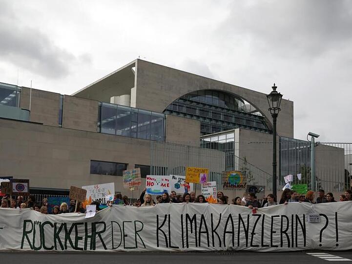 Protest vor dem Kanzleramt in Berlin.
