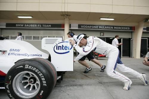 Bei BMW wollen sie das Formel-1-Projekt weiter anschieben, hier in Bahrain in Person von Robert Kubica.