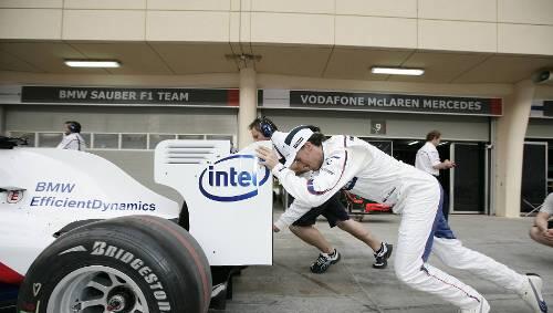 Bei BMW wollen sie das Formel-1-Projekt weiter anschieben, hier in Bahrain in Person von Robert Kubica. Bei BMW wollen sie das Formel-1-Projekt weiter anschieben, hier in Bahrain in Person von Robert Kubica.