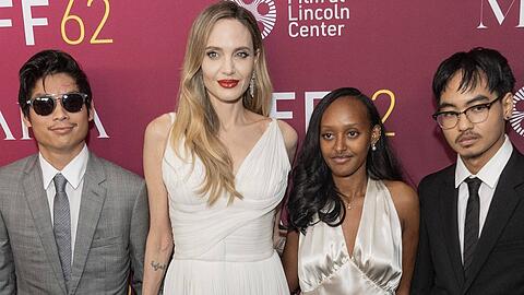 Angelina Jolie wird immer mal wieder von einigen ihrer Kinder begleitet - wie hier von Pax (l.), Zahara und Maddox bei der "Maria"-Premiere in New York City im September 2024.