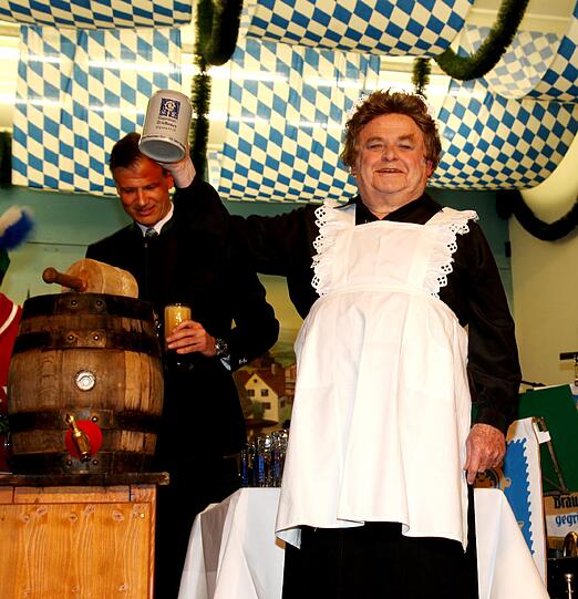 Richard Süßmeier als Kellnerin "Maria": Die Bilder vom Starkbier-Anstich im Augustinerkeller
