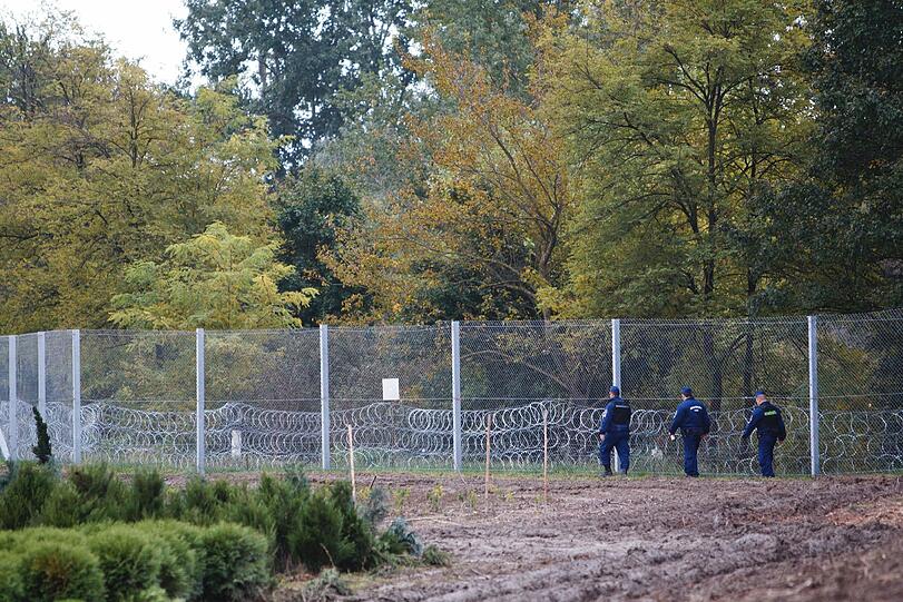 In der EU wächst der Druck auf Staaten, die sich gegen einen Verteilungsschlüssel für Flüchtlinge sperren. Jetzt soll über eine Strafe beraten werden