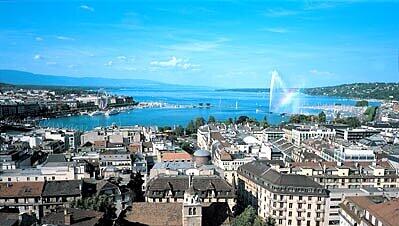 Nach dem Bergblick breitet sich die Stadt aus Nach dem Bergblick breitet sich die Stadt aus