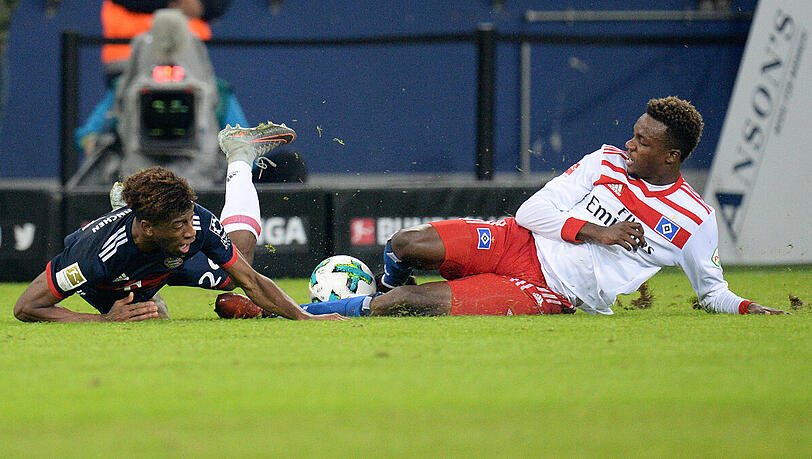 Dieses Einsteigen gegen den Bayern-Profi Kingsley Coman führte zum Platzverweis von HSV-Spieler Gideon Jung (rechts). Dieses Einsteigen gegen den Bayern-Profi Kingsley Coman führte zum Platzverweis von HSV-Spieler Gideon Jung (rechts).