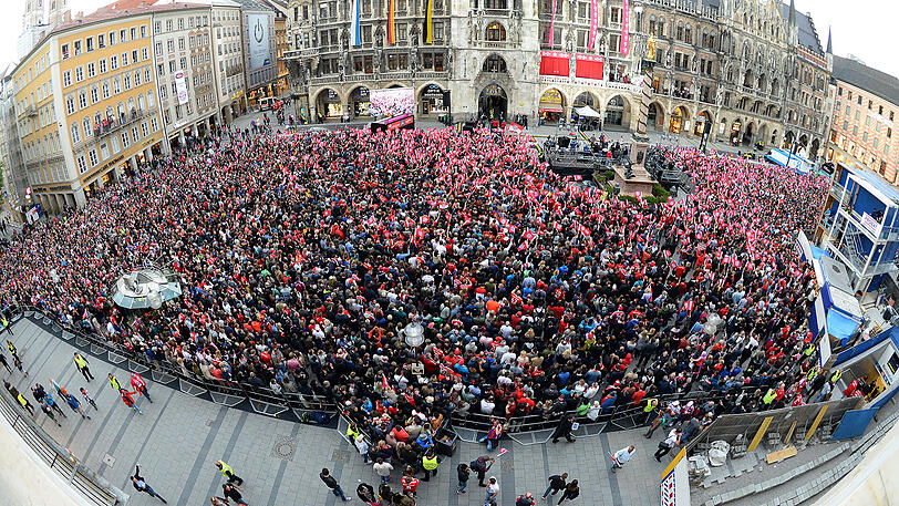 Der Marienplatz war am Samstag bei der Meisterfeier des FC Bayern Radl-befreit.
