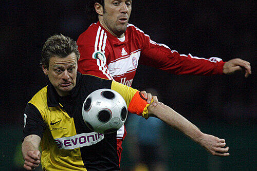 Wird im Mai 36: Christian Wörns (im Duell mit Luca Toni) &ndash; spielt er bald für die Löwen?