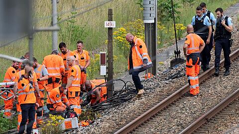 Die Reparaturarbeiten am französischen Bahnnetz dauern auch am Wochenende an.