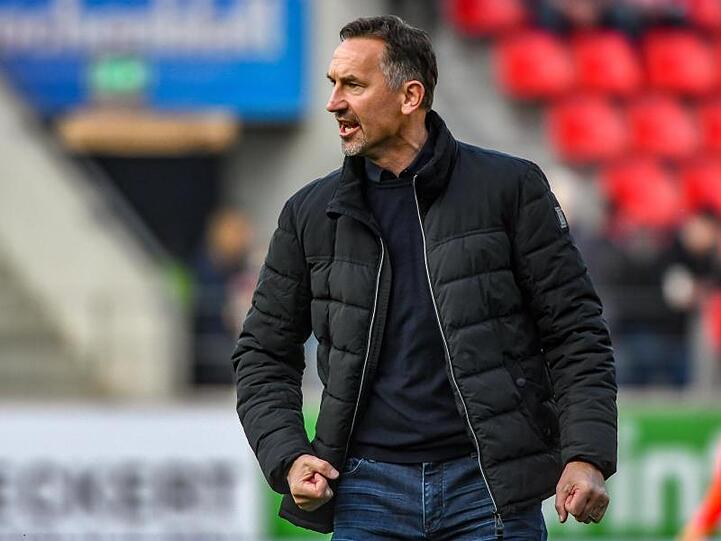 Regensburgs Trainer Achim Beierlorzer. Foto: Armin Weigel/Archivbild
