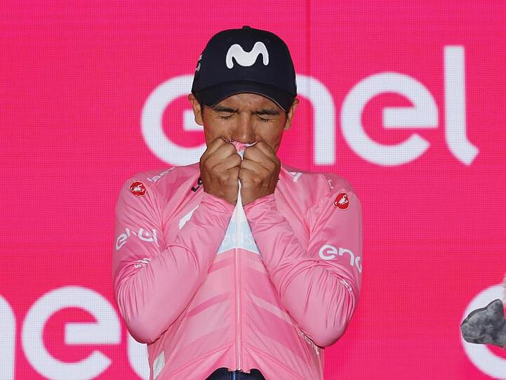 Richard Carapaz will sein Rosa Trikot unbedingt behalten.