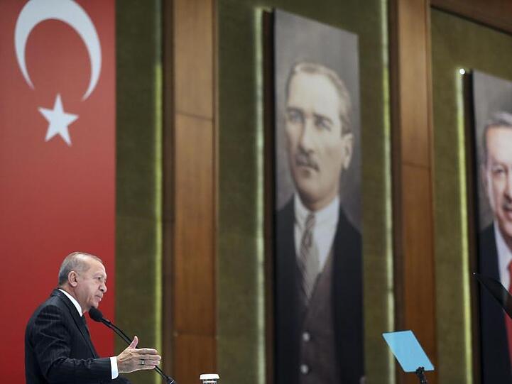 Der türkische Präsident Recep Tayyip Erdogan warnt parteiinterne Widersacher. Die AKP hat bei den jüngsten Kommunalwahlen die Kontrolle über Istanbul und die Hauptstadt Ankara an die wichtigste Oppositionspartei verloren.